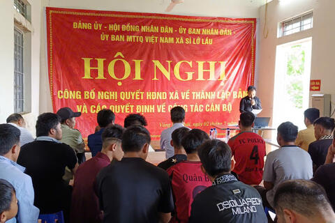 XÃ SÌ LỞ LẦU: HỘI NGHỊ CÔNG BỐ CÁC QUYẾT ĐỊNH VỀ SẮP XẾP, THÀNH LẬP CHI BỘ BẢN VÀ TỔ CHỨC LẠI CÁC BẢN