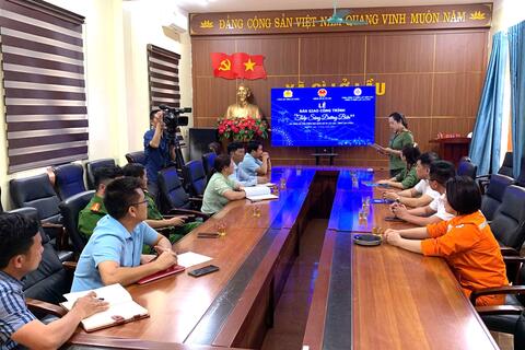 LỄ BÀN GIAO CÔNG TRÌNH “THẮP SÁNG ĐƯỜNG BIÊN” TẠI XÃ SÌ LỞ LẦU.